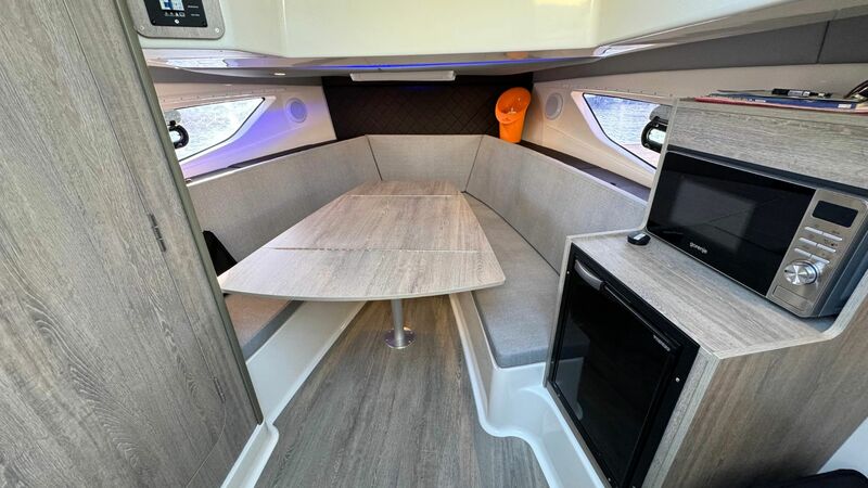 QUICKSILVER 875 SUNDECK 
